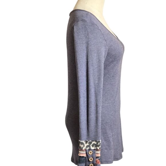 Lovely Melody Gray Waffle Knit Top with Patterned Cuffs - Picture 4 of 8
